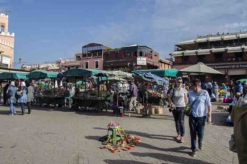 04 - Marruecos - Marrakech - plaza Jamaa el Fna - imagen diurna